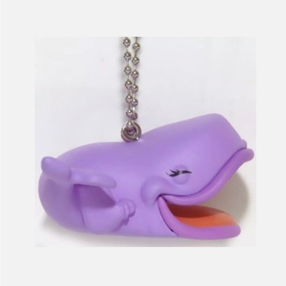 Tokyo Disney Resort Figure Keychain Capsule Toy Gachapon Sleepy Whale - Picture 2 of 4